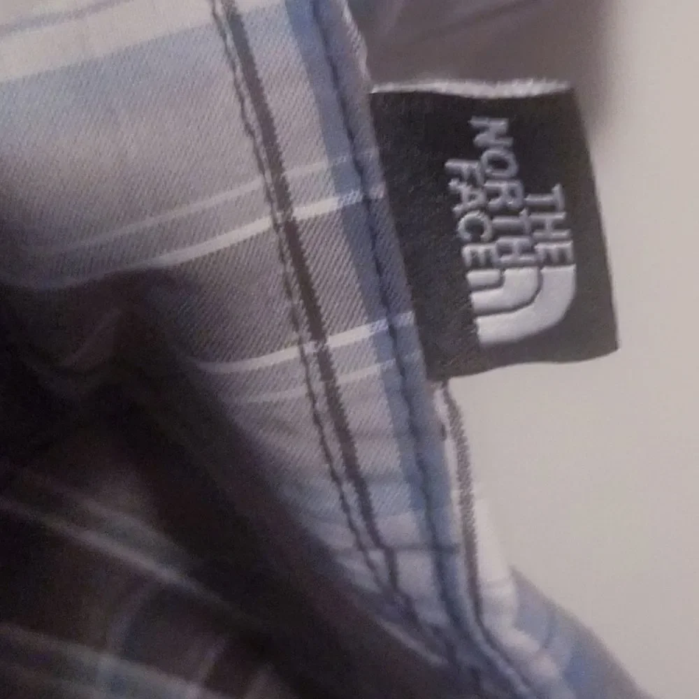 The North Face Men’s button front shirt Size S‎